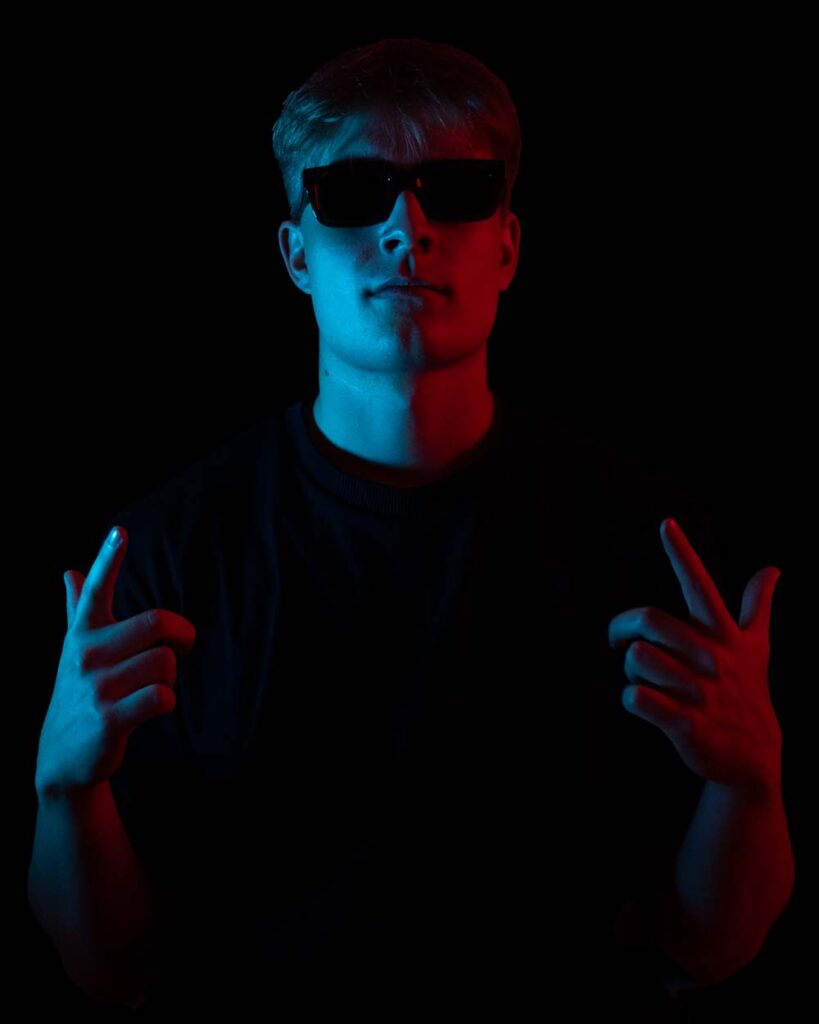 Henry der Drum and Bass und House DJ als Azure